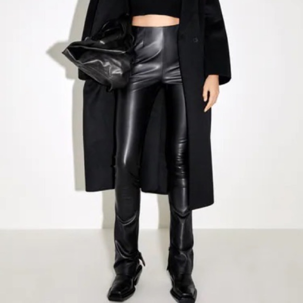 EXTRA LONG FAUX LEATHER LEGGINGS